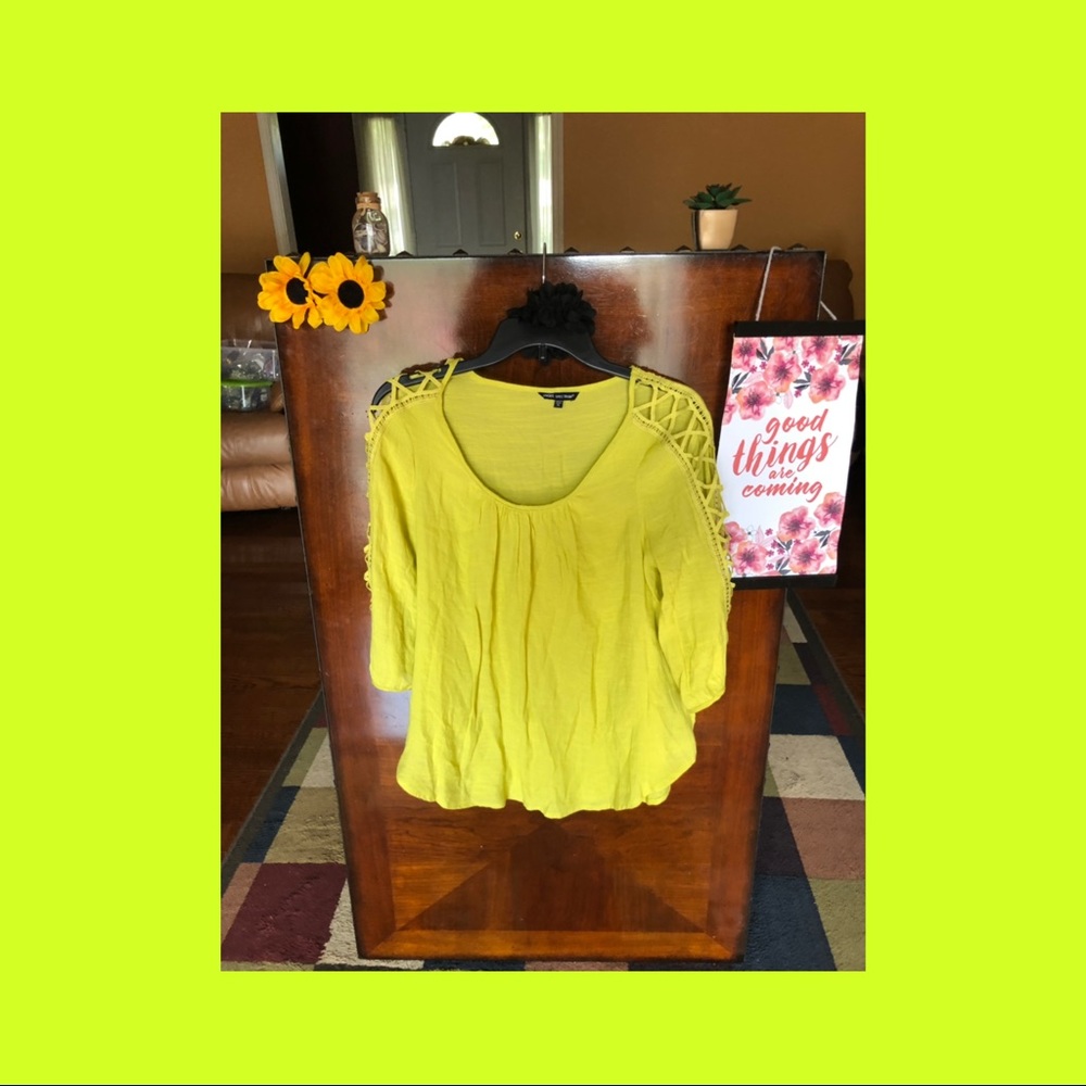 Women’s Unique Spectrum Top